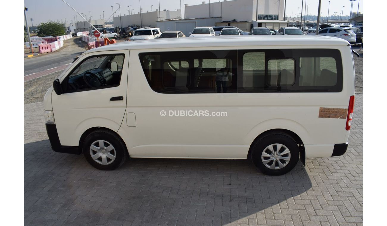 Toyota Hiace GL - Standard Roof Toyota Hiace Bus 13 seater, Model:2016. excellent condition