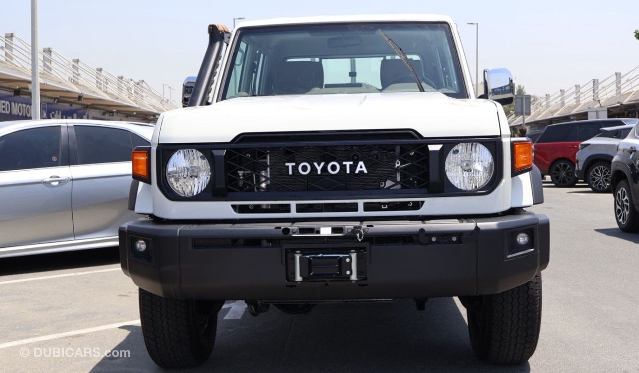 تويوتا لاند كروزر بيك آب 2024YM Toyota LC79 DC 2.8L AT  Full option with cool box