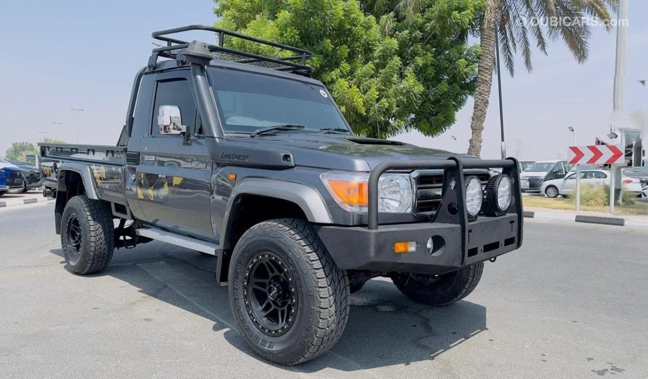 Toyota Land Cruiser Pick Up SINGLE CABIN | IRON BULL BAR AND ROOF RACK INSRALLED | 4.5L DIESEL | MANUAL TRANSMISSION | 2011 | AI