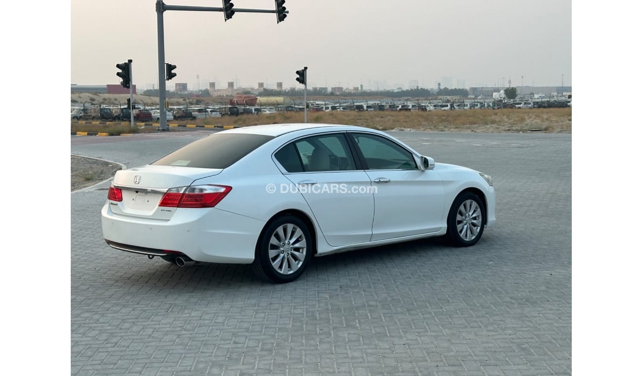 Honda Accord MODEL 2014 GCC. CAR PERFECT CONDITION FOR INSIDE AND OUTSIDE FULL OPTION SUN ROOF