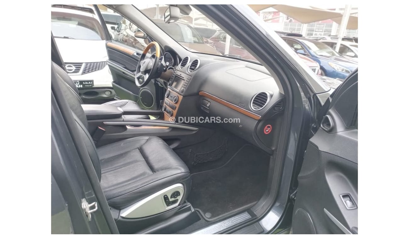 Mercedes-Benz GL 500 Mercedes GL 500, 2010 model, Gulf, panoramic, cruise control, leather, fingerprint, rear spoiler, al