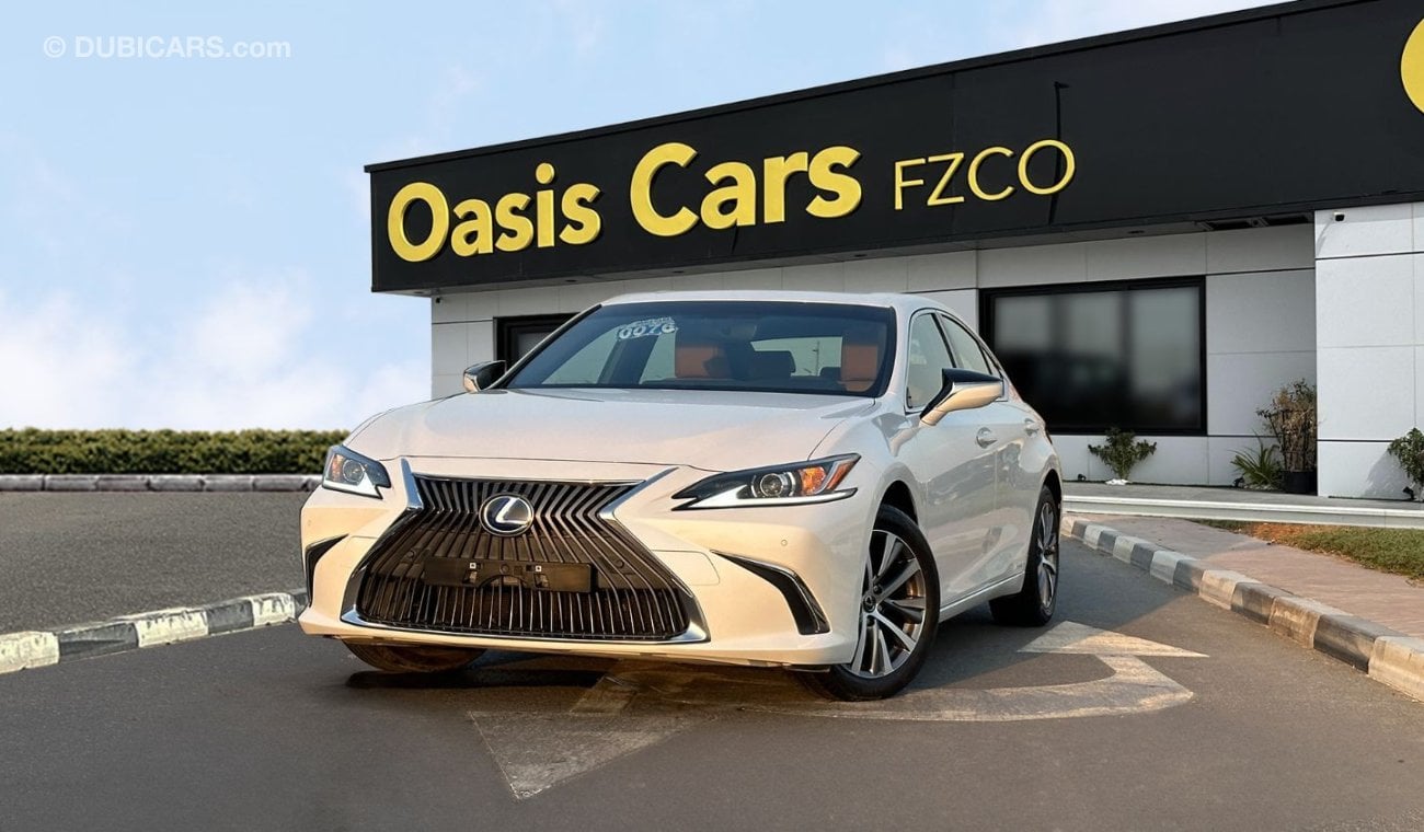 Lexus ES300h 2.5L Hybrid 4 Cylinders Full Service History 2021 GCC