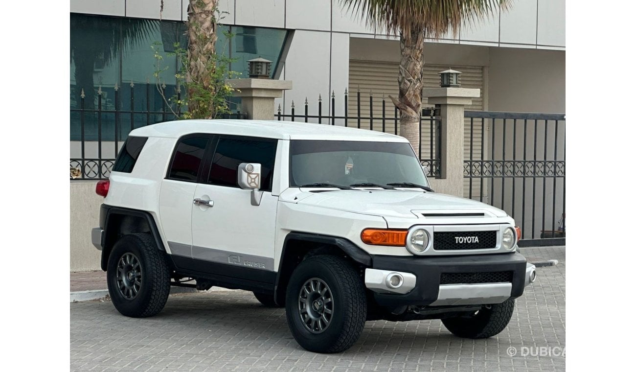 Toyota FJ Cruiser فل مواصفات خليجيه