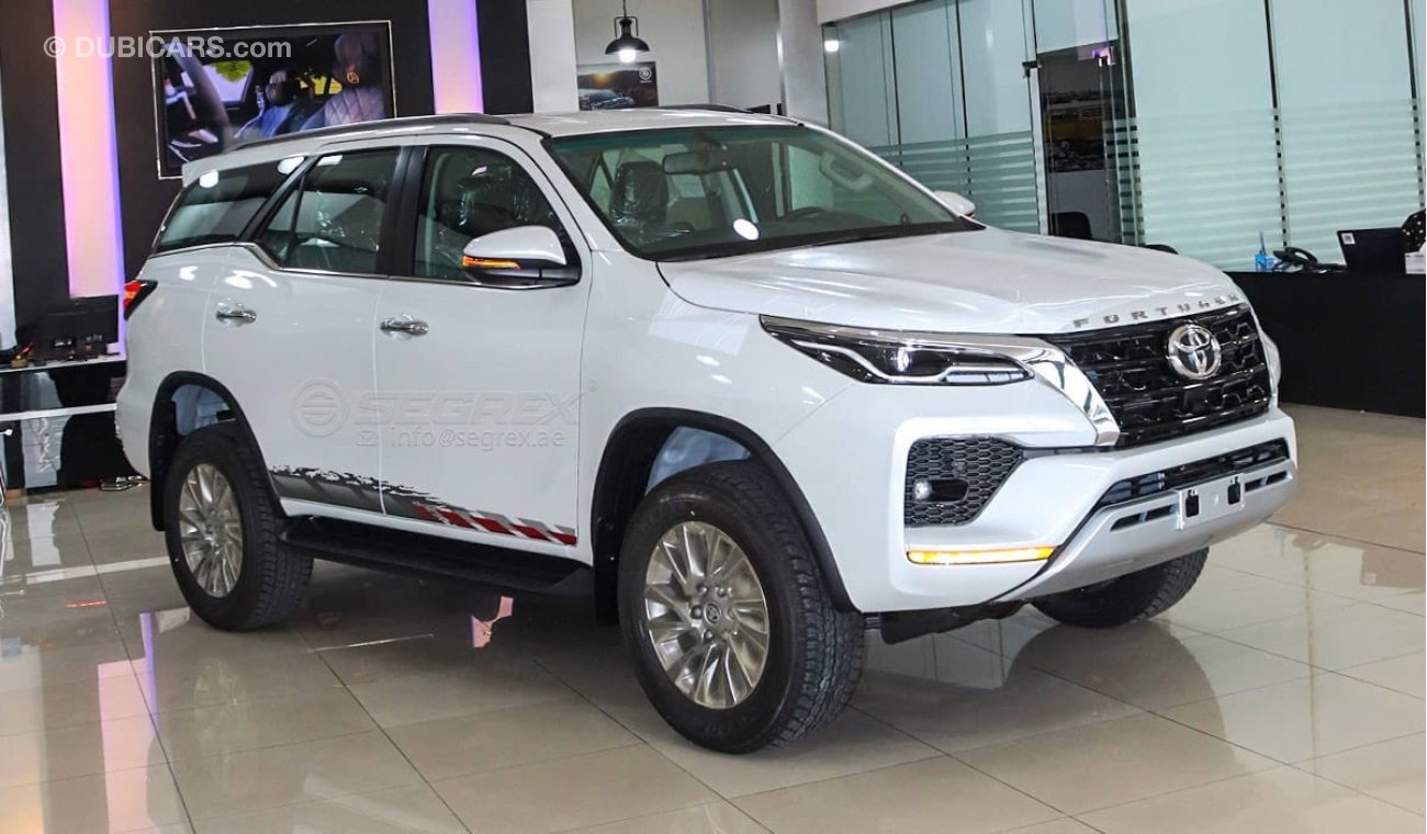 تويوتا فورتونر TOYOTA FORTUNER 4.0L SR5 PETROL A/T 4WD 2024