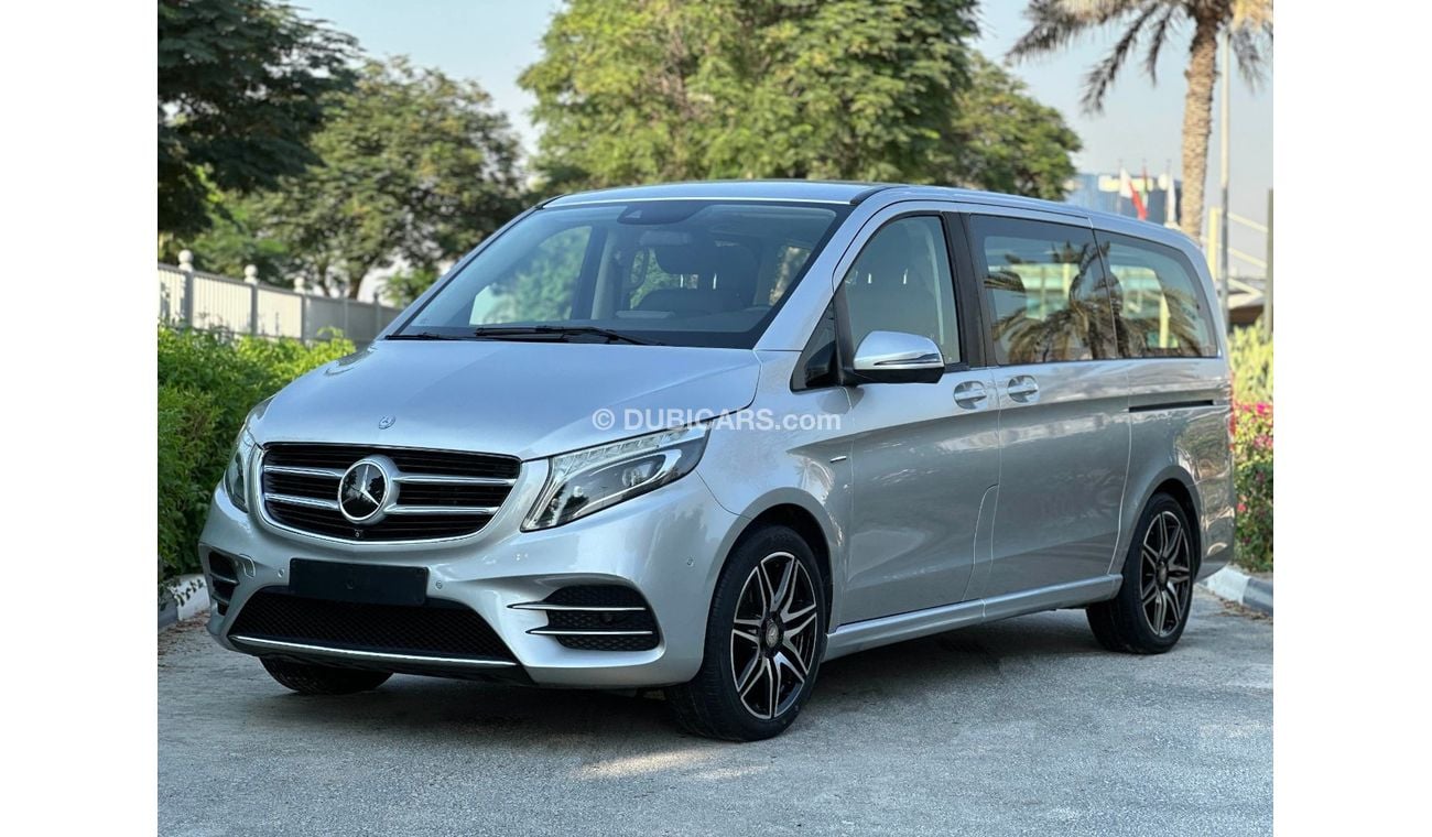 مرسيدس بنز V 250 Std 2.1L Mercedes Benz V 250 / GCC / 2017 / Perfect Condition / 1,820 Dirhams Monthly / Ready to Dri