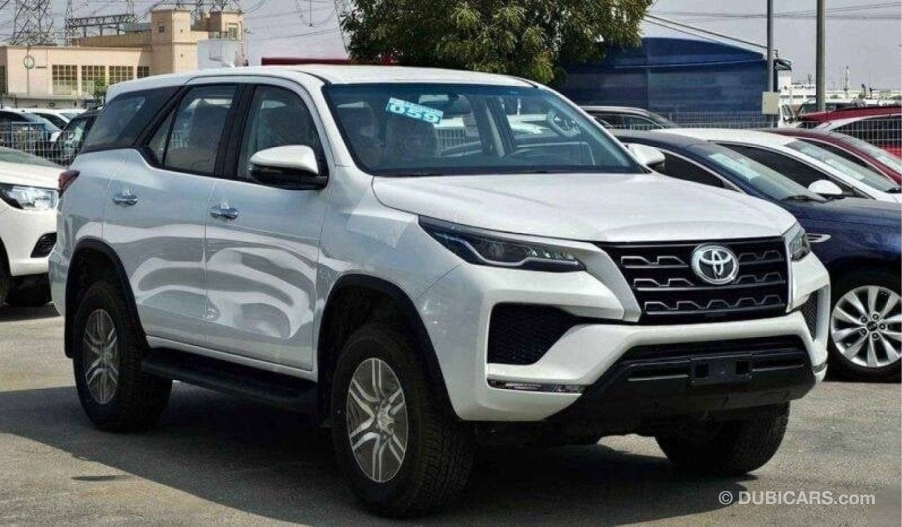 تويوتا فورتونر Toyota Fortuner  SR5 2.7L petrol Full Option 4x4 2024