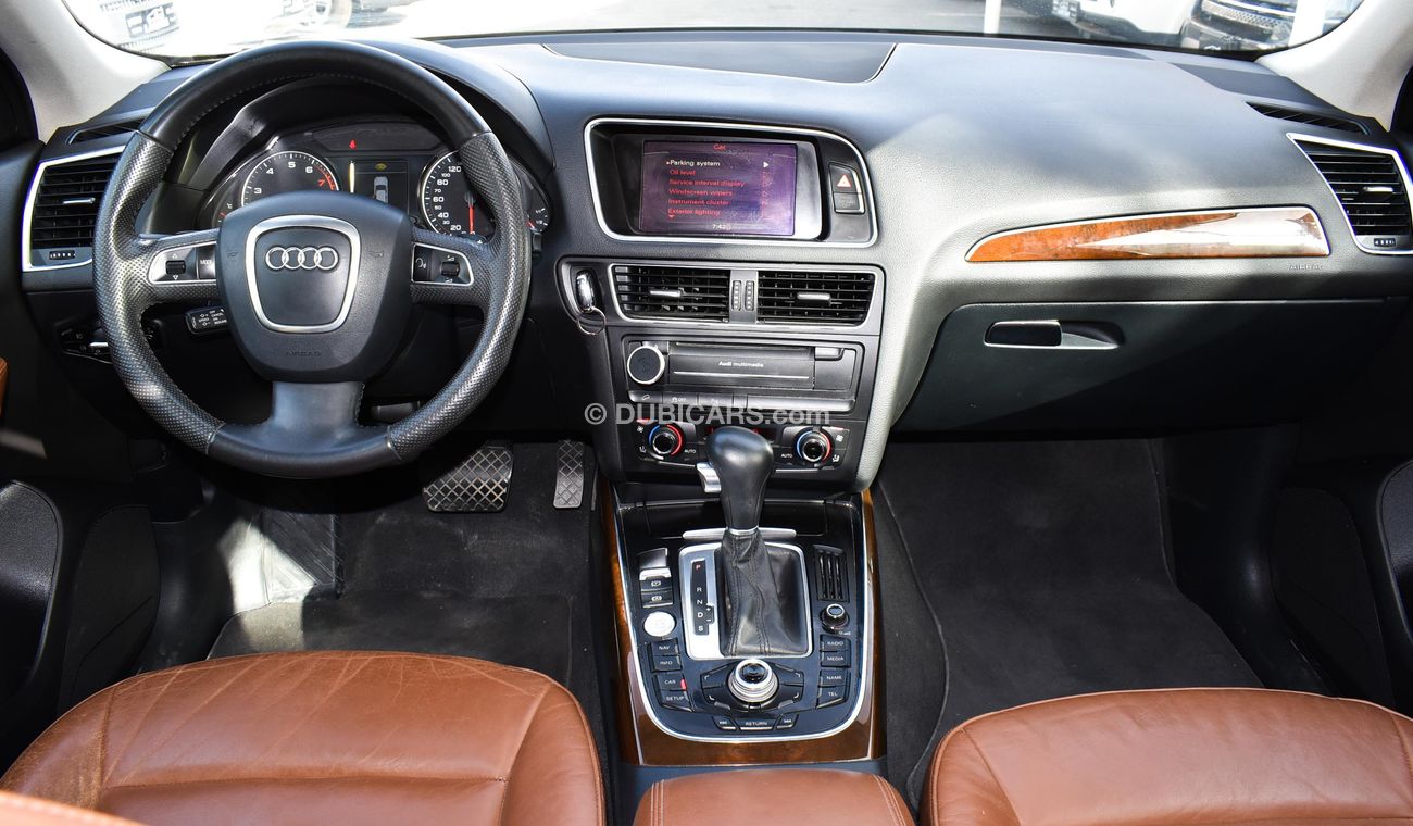 Audi Q5 2011 model, panorama, leather, cruise control, wheels, sensors, rear spoiler, in excellent condition