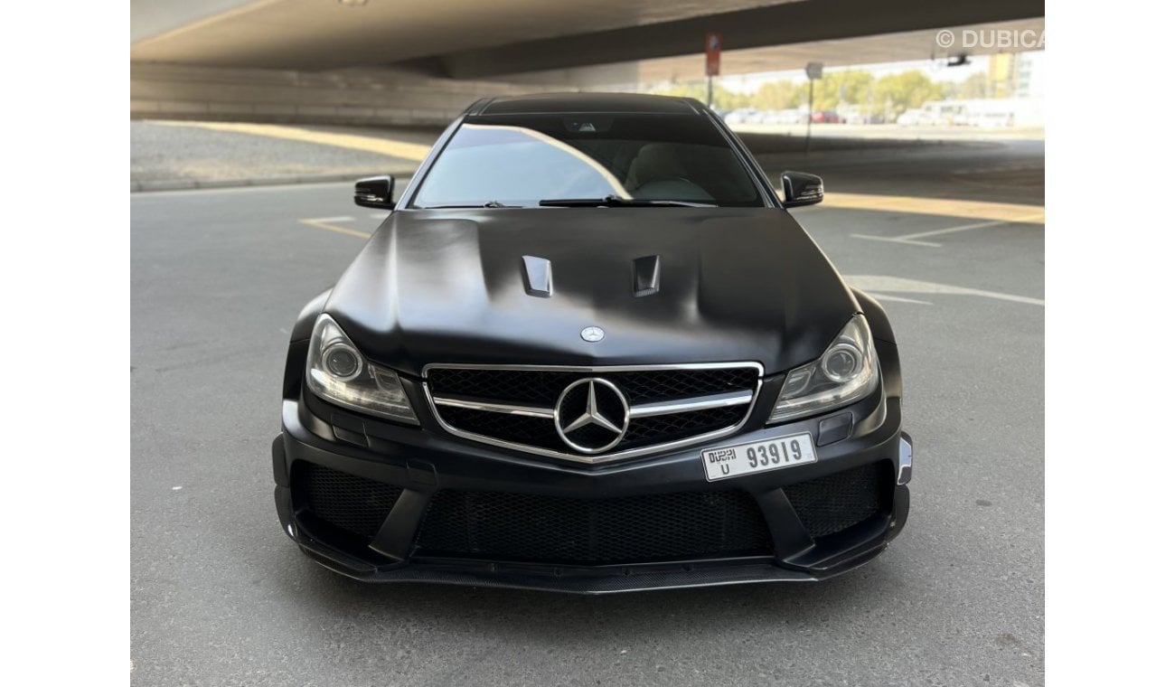 مرسيدس بنز C 63 كوبيه Black Series look