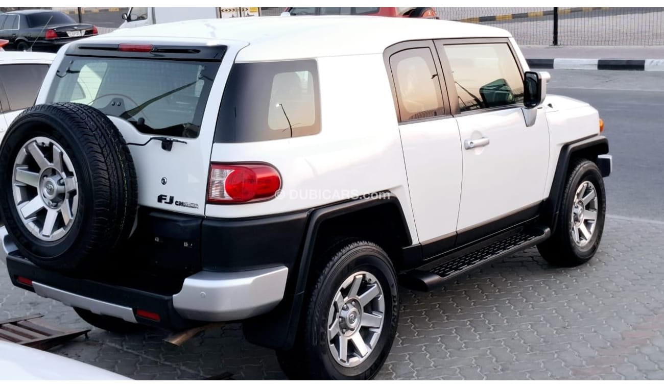 تويوتا إف جي كروزر GXR 4.0L A/T Toyota FJ cruiser GXR /V6/2020 /GCC/ full option diff lock