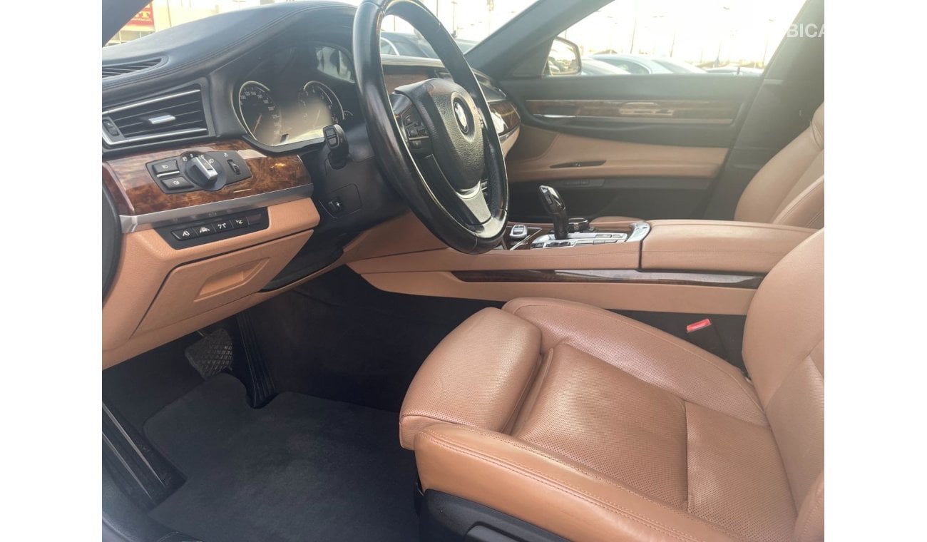 BMW 750Li Exclusive BMW 750 Li_TWIN POWER TERBO _GCC_2015_Excellent Condition _Full option