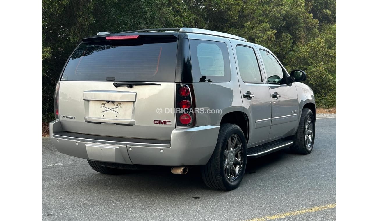 GMC Yukon Denali 6.2L (9 Seater)