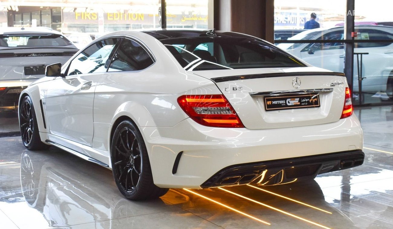 Mercedes-Benz C 63 Coupe 1 OF 100