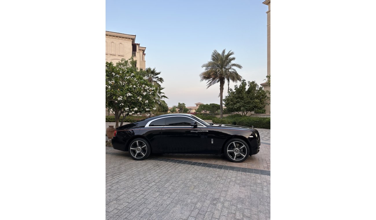 Rolls-Royce Wraith 6.6 V12 biturbo  633 HP