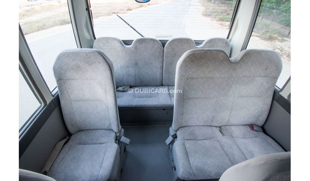 Toyota Coaster 2016 | TOYOTA COASTER | 23-SEATER | AUTOMATIC DOOR | GCC SPECS | T79591