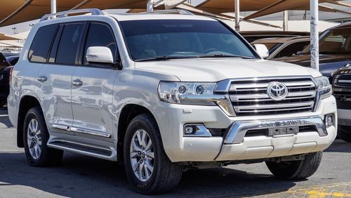 Toyota Land Cruiser GXR V8