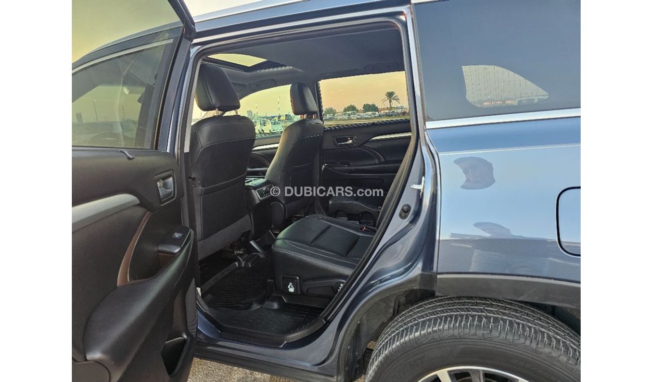 Toyota Highlander 2018 model XLE sunroof and original leather seats