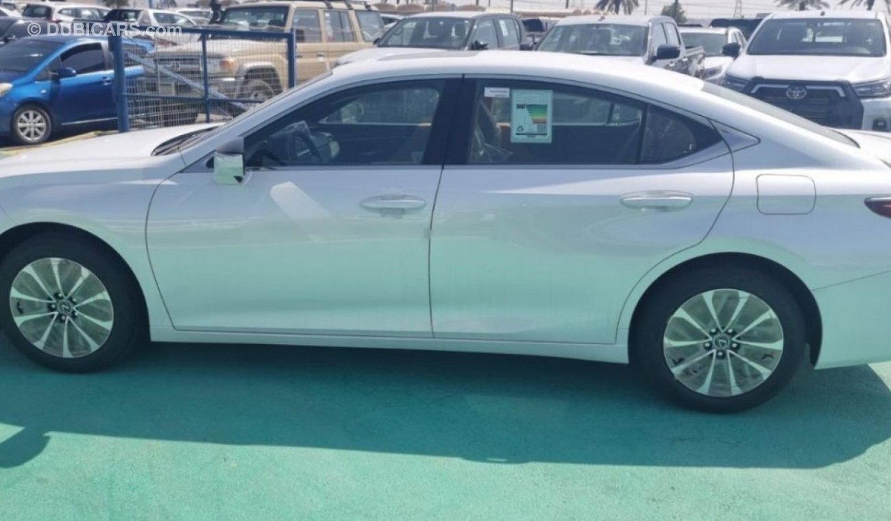 لكزس ES 300 2.5 L  HYBRIED  2024 MODEL GCC