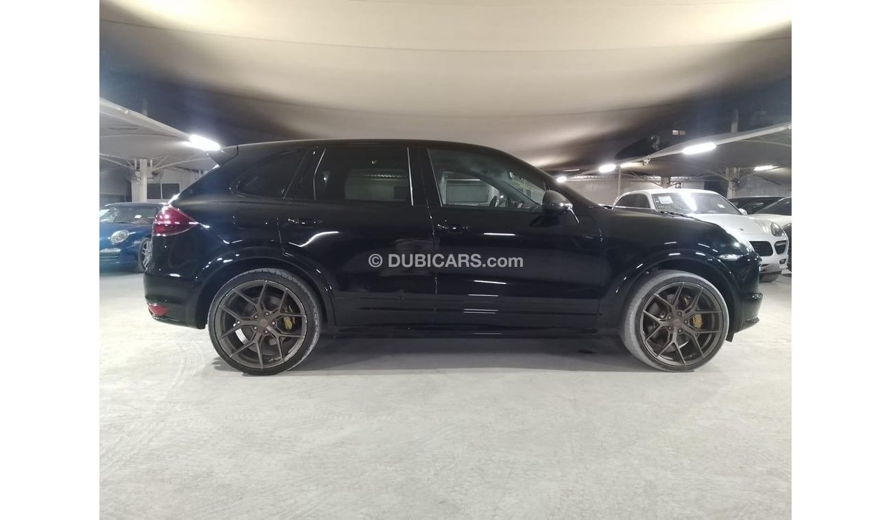 Porsche Cayenne Turbo 4.8L (500 HP) WITH MANSORY CARBON BONNET, MANSORY CARBON INTERIOR AND MORE..