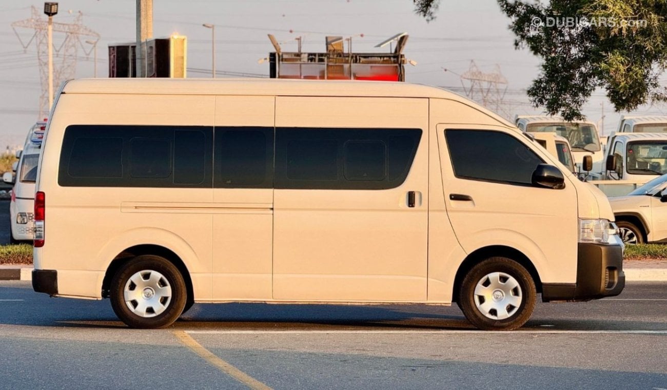 Toyota Hiace PREMIUM CONDITION | 2.5L DIESEL | MANUAL TRANSMISSION | 14 SEATERS