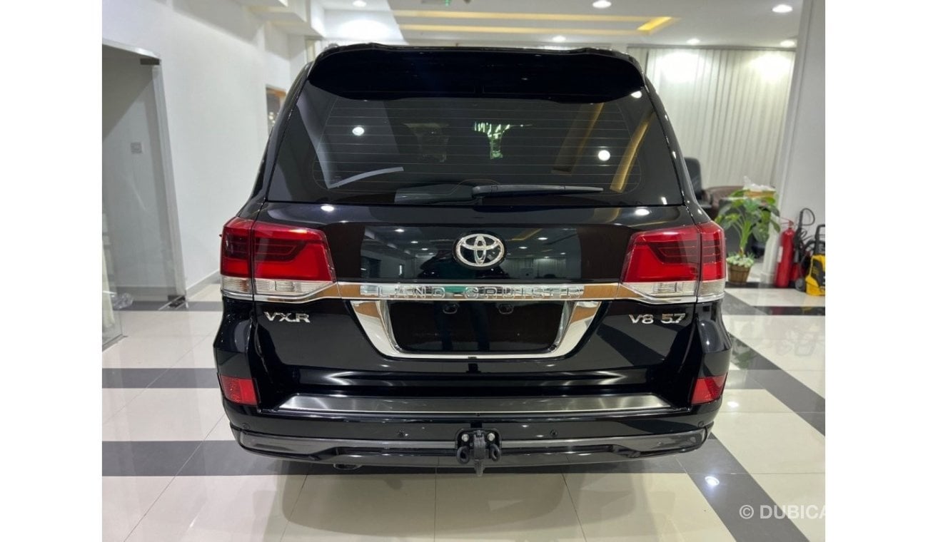 تويوتا لاند كروزر Toyota Land Cruiser VXR 5.7