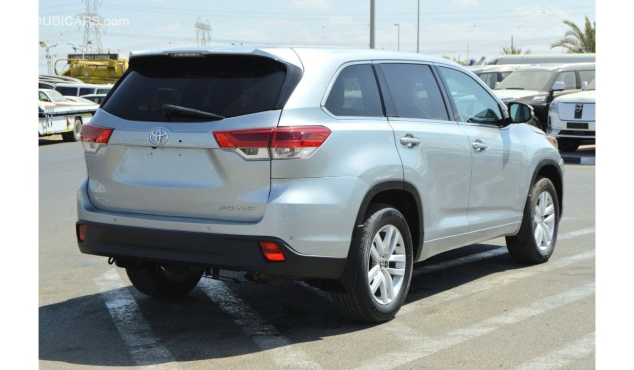 Toyota Highlander LE Perfect inside and out