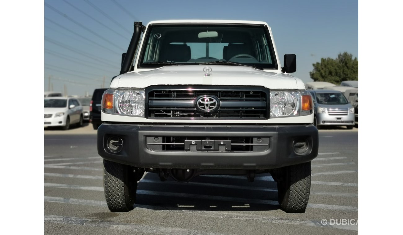 تويوتا لاند كروزر بيك آب 4.0L DIESEL, 16" TYRE, SNORKEL, XENON HEADLIGHTS (CODE # LCDC01)