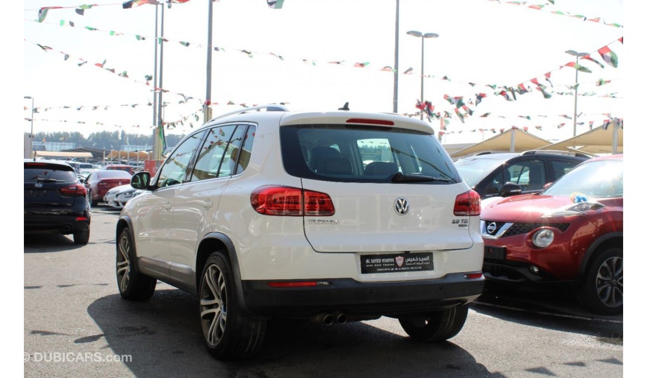 Volkswagen Tiguan SEL ACCIDENTS FREE - GCC - PERFECT CONDITION INSIDE OUT - 2000 CC