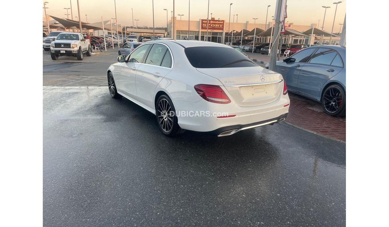 Mercedes-Benz E200 Mercedes E 200 Gulf 2017 in excellent condition, fully equipped