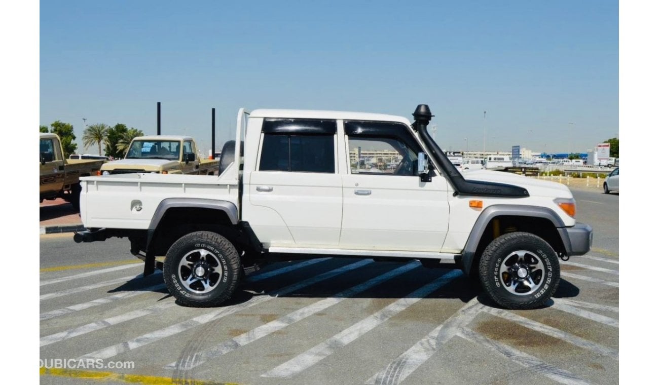 تويوتا لاند كروزر بيك آب 2017 Double Cab std Top Of The Range