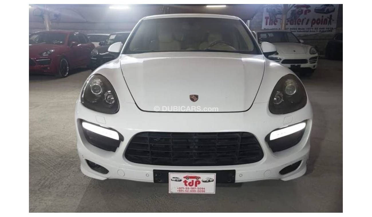 Porsche Cayenne PORSCHE CAYENNE GTS 4.8L 2013, WITH PANORAMIC ROOF, SPORTS CHRONO PACKAGE AND MORE..