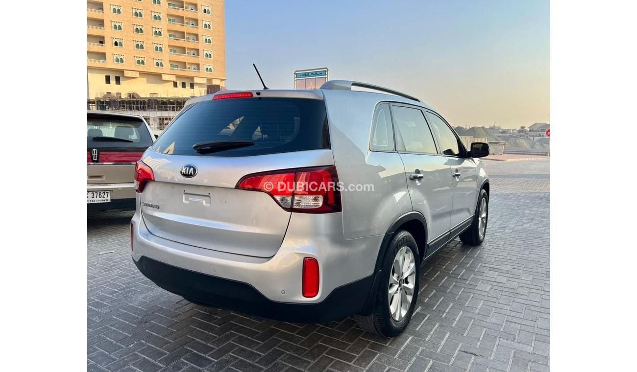 كيا سورينتو Base 2.4L AWD KIA SORENTO GCC 7 SEAT ORGINAL PAINT MODEL / 2014