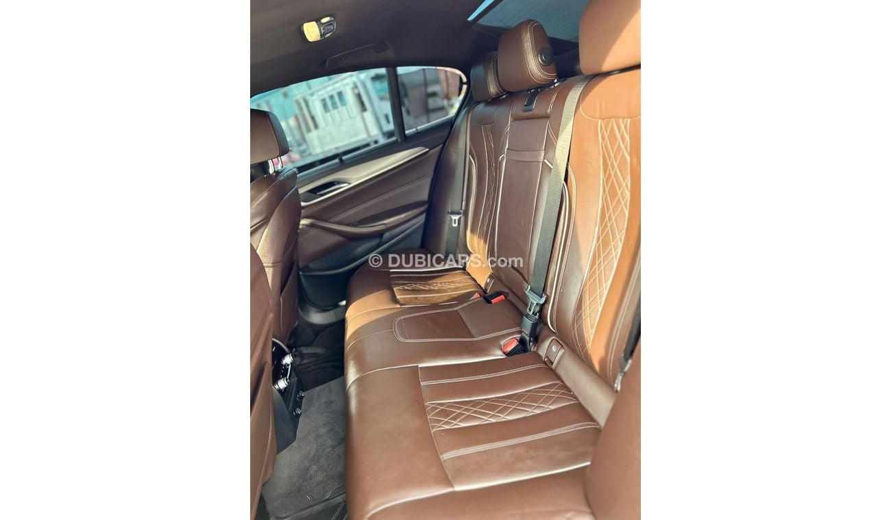 بي أم دبليو 530i Luxury M Sport Package 2.0L