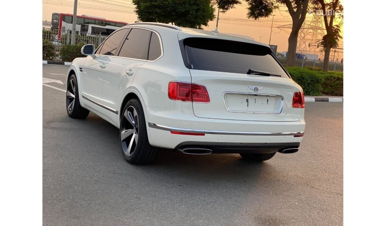 Bentley Bentayga Signature GCC SPEC NEAT AND CLEAN