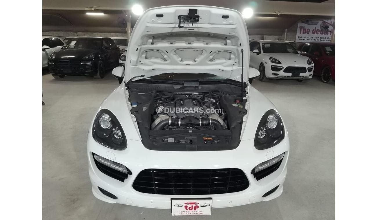 Porsche Cayenne Turbo S 4.8L (550 HP)