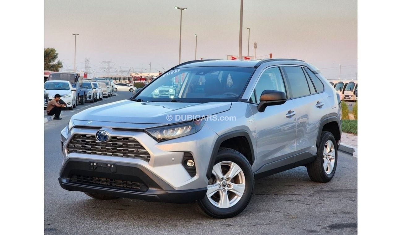 Toyota RAV4 LE Toyota RAV4 Hybrid 2021