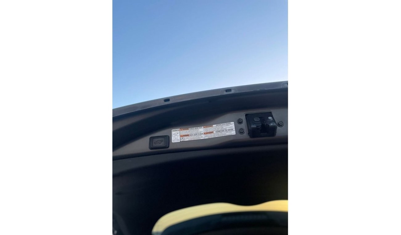 Toyota RAV4 2018 Toyota Rav4 2.5L V4 - Push Start and Auto Trunk Full Option With 2 keys -