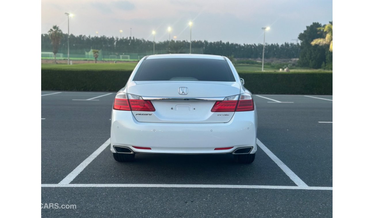 Honda Accord Sport MODEL 2016 GCC CAR PERFECT CONDITION INSIDE AND OUTSIDE FULL OPTION SUN ROOF  SCREEN FULL ELEC