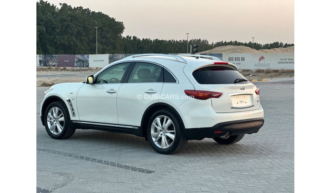 إنفينيتي QX70 MODEL 2014 GCC CAR PERFECT  CONDITION FULL OPTION