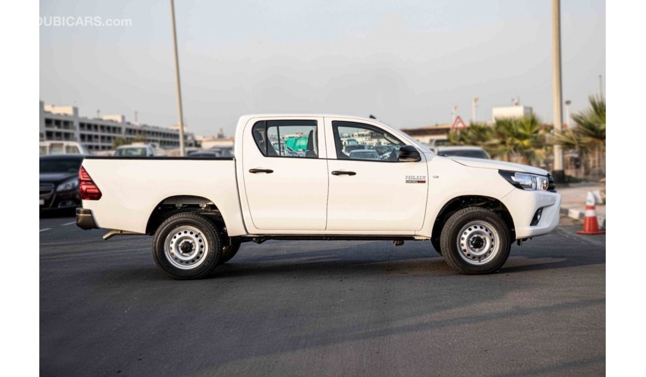 Toyota Hilux 2022 Toyota Hilux 4x4 DC 2.8 D MT - White inside Black