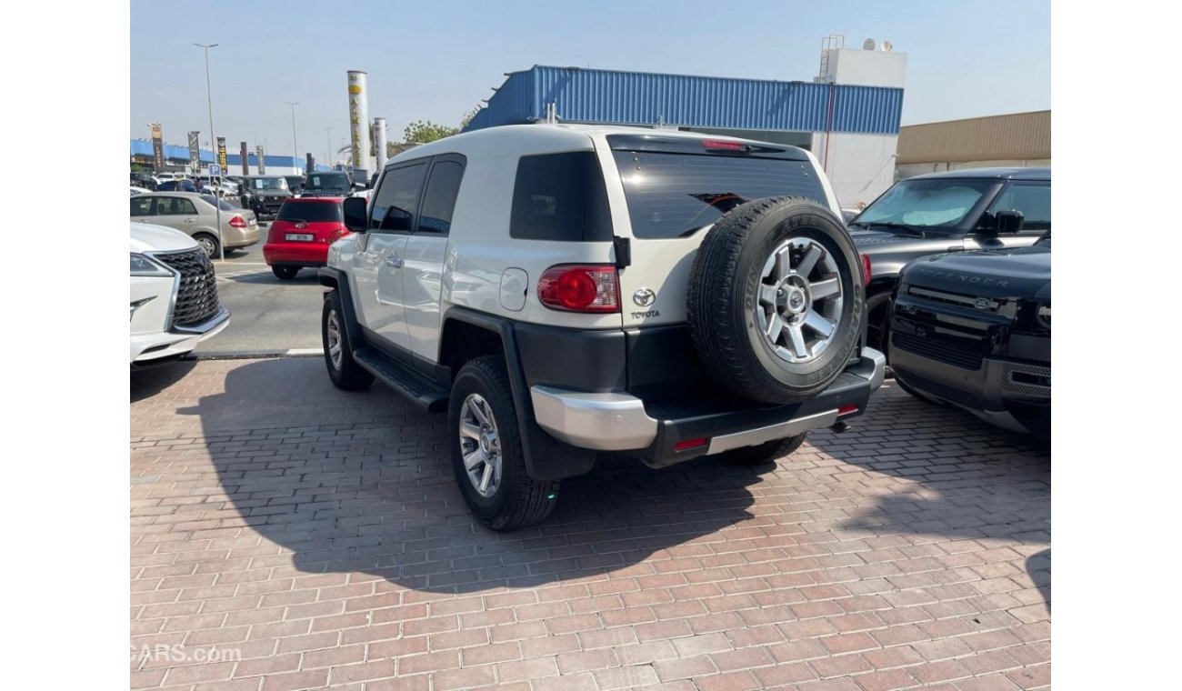 تويوتا إف جي كروزر TOYOTA FJCRUISER GXR SERVICE CONTRACT FROM ALFUTTAIM  WARRANTY FROM ALFUTTAIM