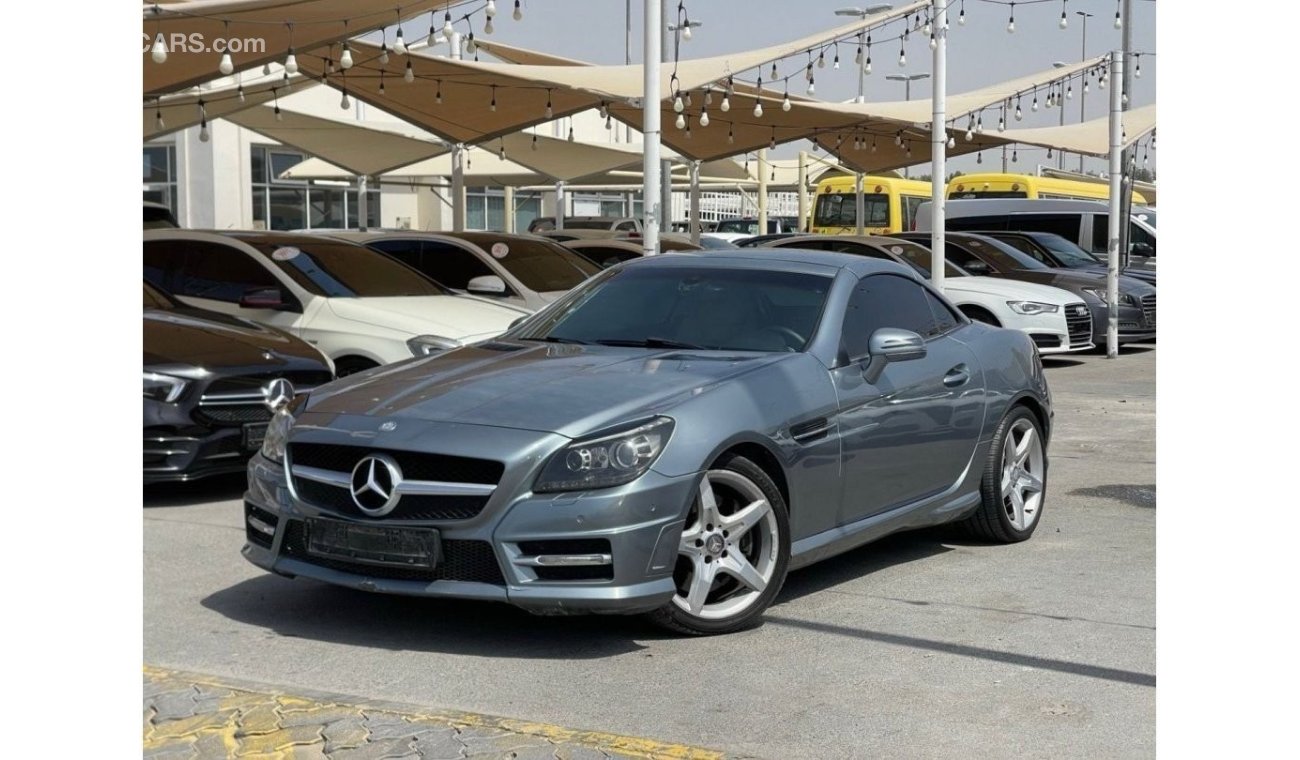 مرسيدس بنز SLK 200 Std موديل 2012 ، خليجي ، فل اوبشن ، 4 سلندر ، ناقل حركة اوتوماتيك ، جتري ، بحالة ممتازة ، عداد المسا