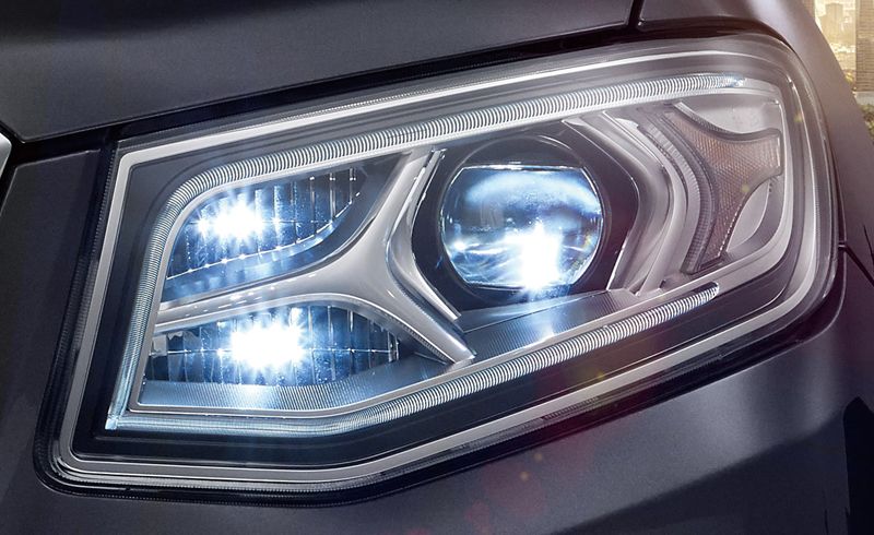 HONGQI H7 exterior - Headlight