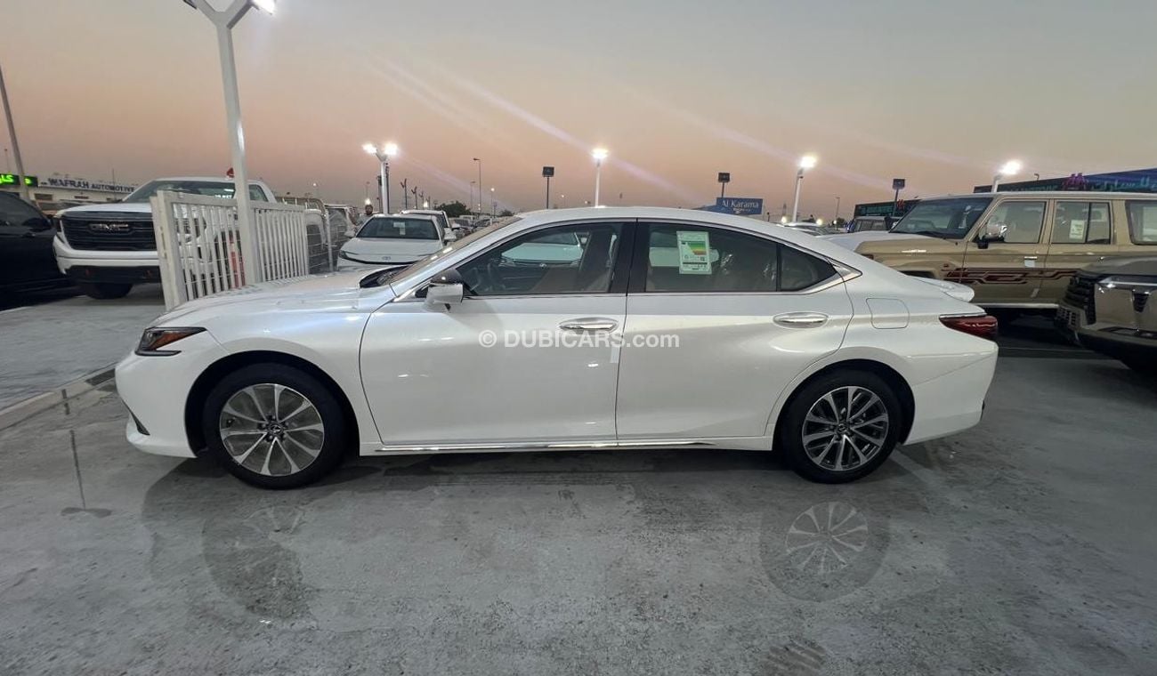 Lexus ES300h 2.5L 2024