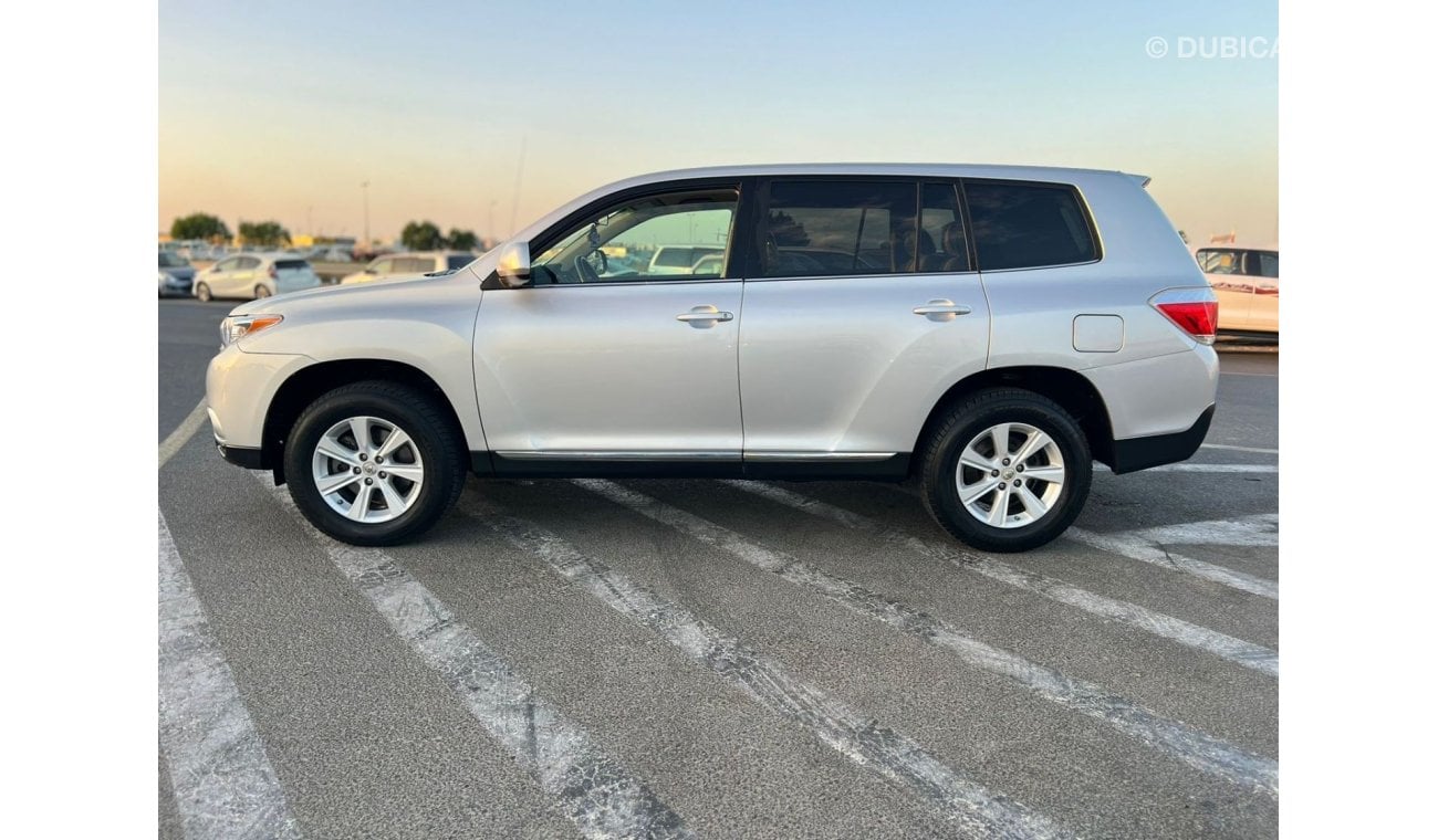 تويوتا هايلاندر 2012 TOYOTA HIGHLANDER 4 CYLINDER - 2.7L I-4 DOHC, VVT, 187HP  7 SEATER LEATHER SEATS