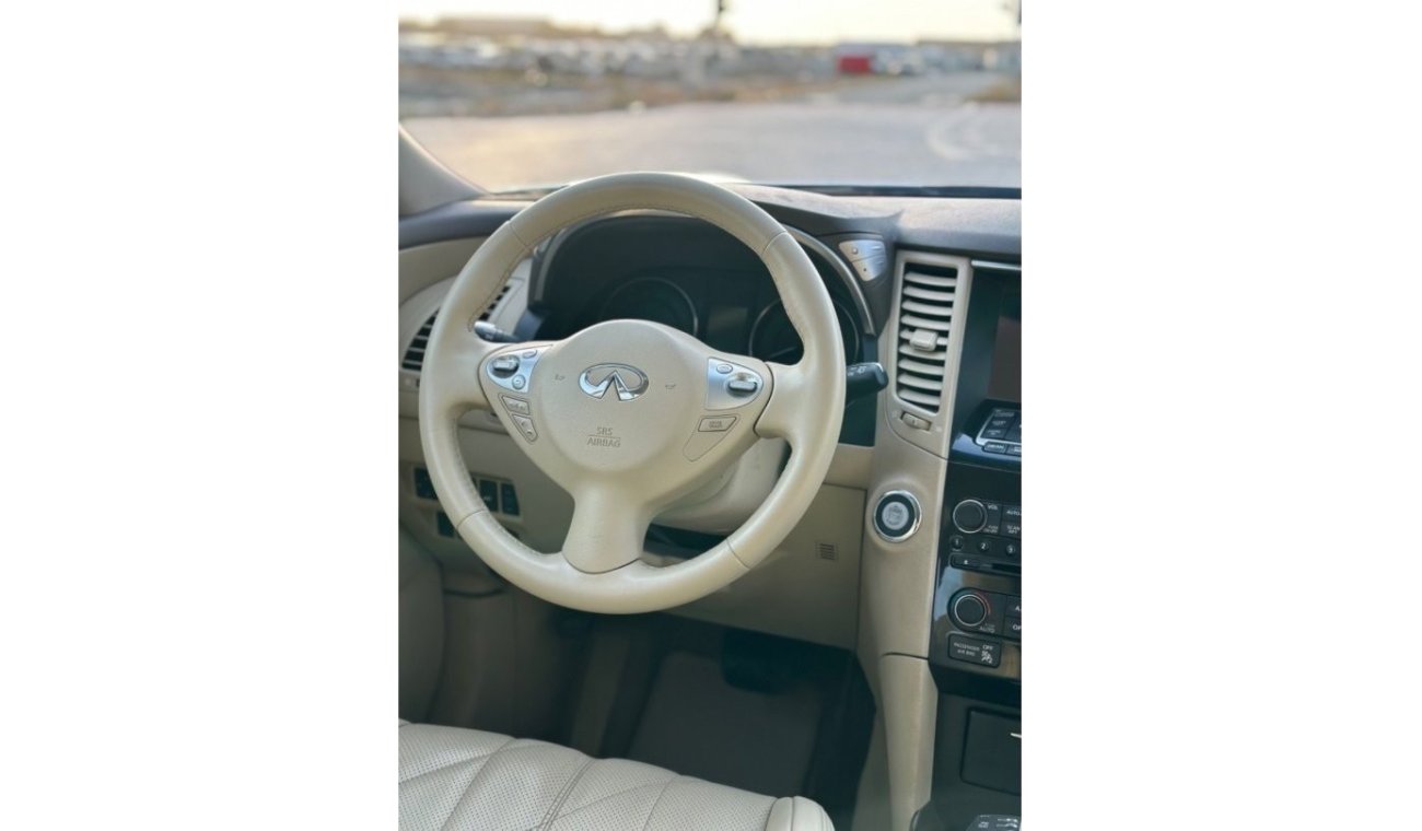 Infiniti QX70 Sport Luxury MODEL 2017 GCC CAR PERFECT CONDITION INSIDE AND OUTSIDE FULL OPTION ONE OWNER ORIGINAL