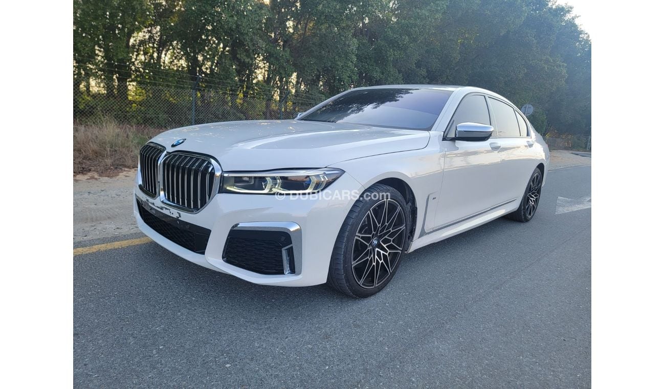 بي أم دبليو 750Li Luxury 4.4L (443 HP)