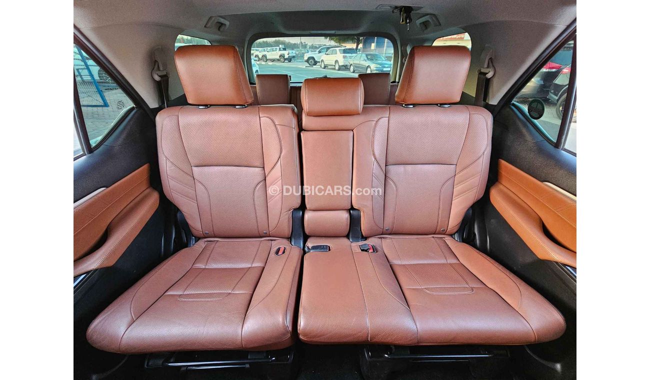 تويوتا فورتونر VXR V6/ 4WD/ AUTO TRUNK/TRIPTONIC/ DVD/ HEAD REST/ LEATHER/ EXPORT ONLY / LOT# 31141