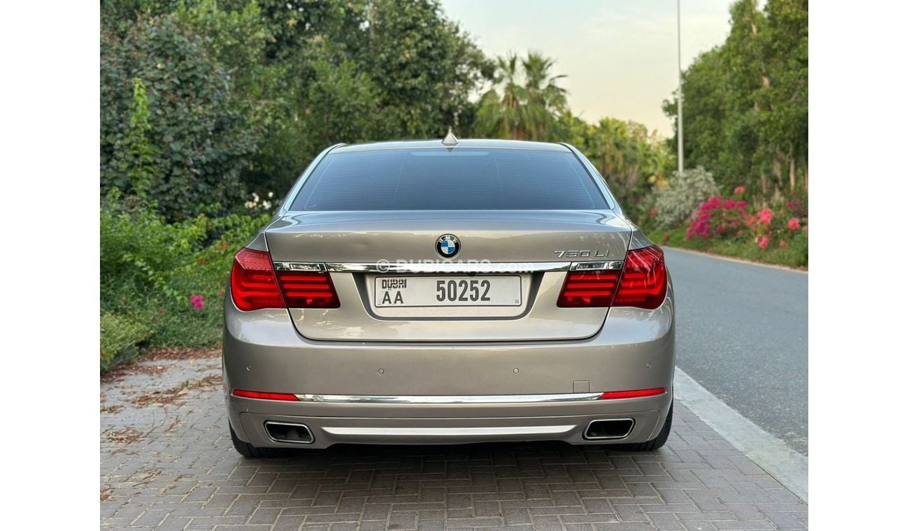 بي أم دبليو 750Li UAE Edition 4.4L - 2014 - GCC Specs - V8 - twin-turbo - 445 horsepower - Perfect Condition