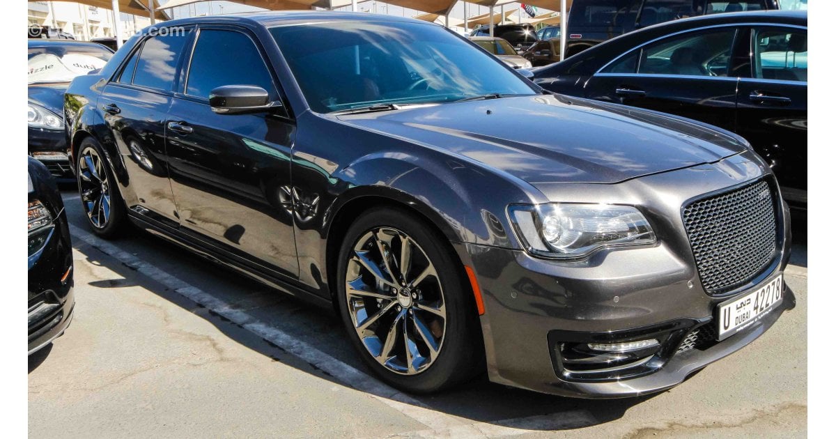 Chrysler 300C SRT for sale: AED 135,000. Grey/Silver, 2015