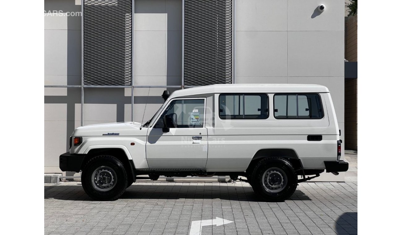 تويوتا لاند كروزر هارد توب 2024 Toyota Land Cruiser LC78 E (3-Door) Hardtop 4.0L V6 Petrol M/T 4x4 Only For Export